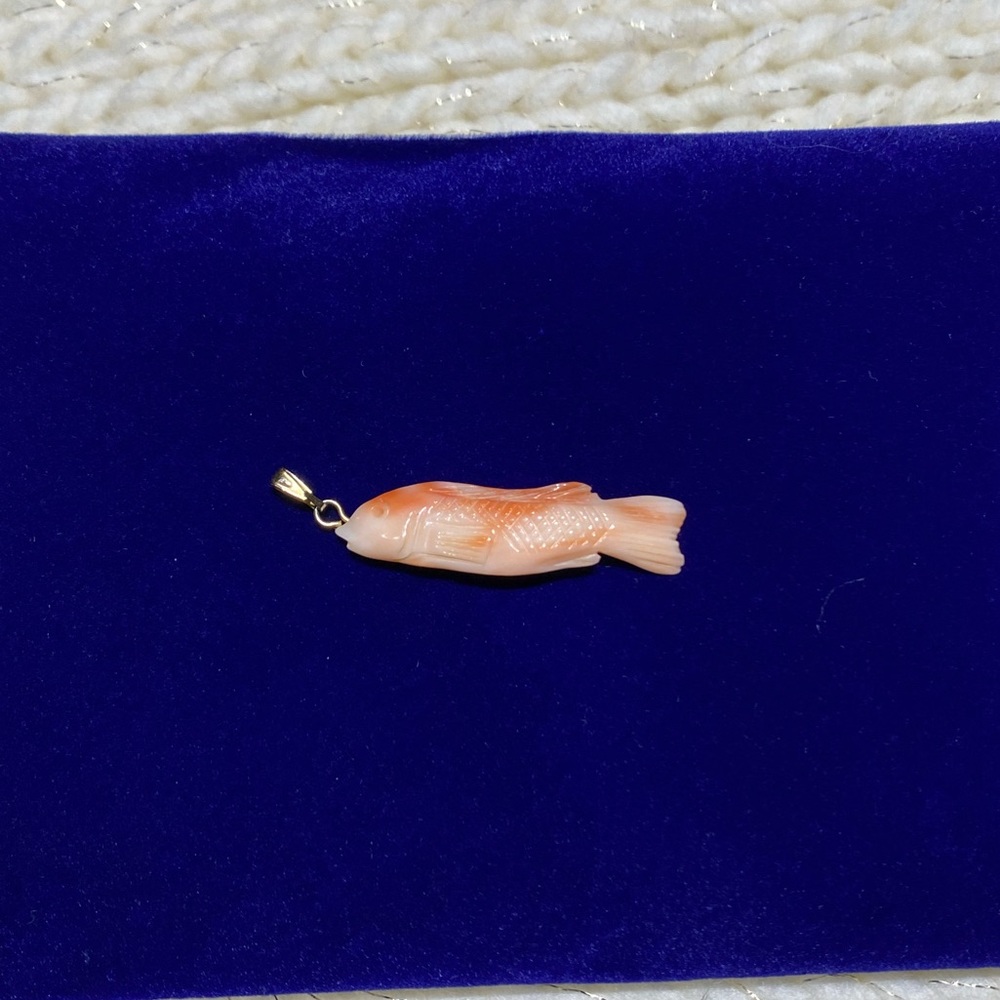 Vintage Coral Fish Stone Pendant 😍💖 - Picture 2 of 5